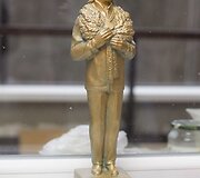Skulptorius Jonas Vasilevičius sukūrė kelias Rūtos Meilutytės skulptūras.