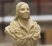 Skulptorius Jonas Vasilevičius sukūrė kelias Rūtos Meilutytės skulptūras.