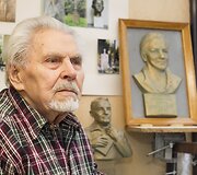 Skulptorius Jonas Vasilevičius sukūrė kelias Rūtos Meilutytės skulptūras.
