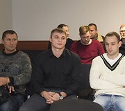 Sergejus Maslobojevas (centre)