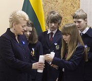 Laisvės gynėjų dienos proga prezidentė Dalia Grybauskaitė lankėsi Vilniaus &bdquo;Ryto&ldquo; progimnazijoje.