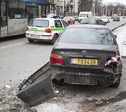 Taksi ir policijos automobilių avarija.
