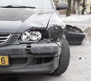 Taksi ir policijos automobilių avarija.