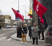  Protestuotojai prie vyriausiosios rinkimų komisijos pastato.