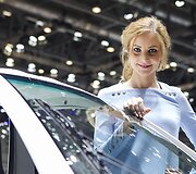 Ženevos automobilių parodos merginos