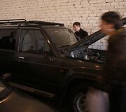 Pirmadienį Prezidentūros kanceliarija surengė aukcioną, kuriame už nebenaudojamus automobilius, baldus, foto bei kompiuterinę įrangą surinko beveik 100 tūkst. Lt.