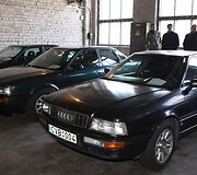 Pirmadienį Prezidentūros kanceliarija surengė aukcioną, kuriame už nebenaudojamus automobilius, baldus, foto bei kompiuterinę įrangą surinko beveik 100 tūkst. Lt.