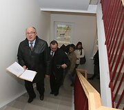 Vilniaus miesto savivaldybė baigia i&scaron;dalinti visus savo turimus socialinius butus: pirmadienio popietę butų raktai įteikti 5 socialiai remtinoms &scaron;eimoms ir vienai tremtinei.