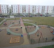 Vilniaus miesto savivaldybė baigia i&scaron;dalinti visus savo turimus socialinius butus: pirmadienio popietę butų raktai įteikti 5 socialiai remtinoms &scaron;eimoms ir vienai tremtinei.