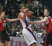 Vilniaus &bdquo;Lietuvos rytas&ldquo; žaidžia pirmąsias naujojo Eurolygos sezono rungtynes namie su Stambulo &bdquo;Efes Pilsen&ldquo; krep&scaron;ininkais. 