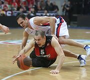 Vilniaus &bdquo;Lietuvos rytas&ldquo; žaidžia pirmąsias naujojo Eurolygos sezono rungtynes namie su Stambulo &bdquo;Efes Pilsen&ldquo; krep&scaron;ininkais. 