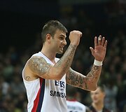 Vilniaus &bdquo;Lietuvos rytas&ldquo; žaidžia pirmąsias naujojo Eurolygos sezono rungtynes namie su Stambulo &bdquo;Efes Pilsen&ldquo; krep&scaron;ininkais. 