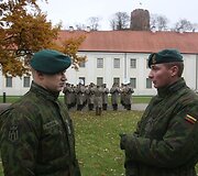 Vilniuje prie Mindaugo paminklo ketvirtadienį Vilniaus grįžimo Lietuvai 70-mečio proga buvo sodinami ąžuoliukai. Po vieną sodinuką pasodino Seimo pirmininkė Irena Degutienė, Vilniaus miesto savivaldybės vicemeras Gintautas Babravičius ir Lietuvos kariuomenės vadas generolas majoras Arvydas Pocius.