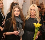 Dizainerės Au&scaron;ros Žvirblienės Haglund kūrinius rudeniui ir žiemai sutiko jos gerbėjai.