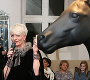 Dizainerės Au&scaron;ros Žvirblienės Haglund kūrinius rudeniui ir žiemai sutiko jos gerbėjai.