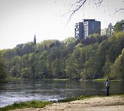 Sostinės paplūdimiai Neries pakrantėje tvarkomi ir laukia lankytojų.