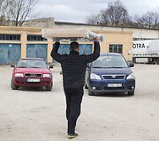 Kompostavimo dėžės Salininkų gyventojams atiteko nemokamai.