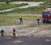 Ugniagesiai surengė orlaivio gesinimo pratybas oro uoste