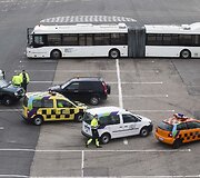 Ugniagesiai surengė orlaivio gesinimo pratybas oro uoste