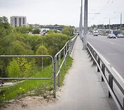Vingiuojant sostinės dviračių takais...