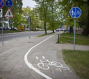 Vingiuojant sostinės dviračių takais...