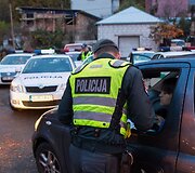 Vilniaus policija gaudė A juostą užimančius automobilių vairuotojus