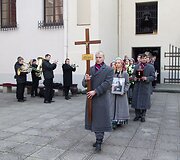 Ra&scaron;ytojas Romualdas Granauskas i&scaron;lydėtas į paskutinę kelionę.