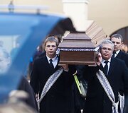 Ra&scaron;ytojas Romualdas Granauskas i&scaron;lydėtas į paskutinę kelionę.