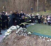 Ra&scaron;ytojas Romualdas Granauskas i&scaron;lydėtas į paskutinę kelionę.