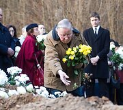 Ra&scaron;ytojas Romualdas Granauskas i&scaron;lydėtas į paskutinę kelionę.