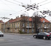 Vilniuje duris atvėrė kačių kavinė - lankytojams kompaniją palaiko net 9 murkliai.