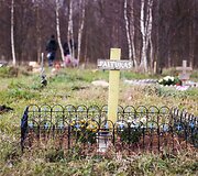 Vėlinių žvakutės - ir Vilniaus gyvūnų kapinėse.