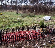 Vėlinių žvakutės - ir Vilniaus gyvūnų kapinėse.