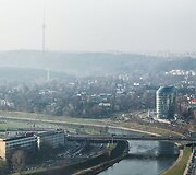 Vilnius paniręs į melsvą rūką