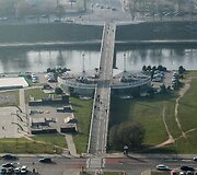 Vilnius paniręs į melsvą rūką