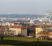 Vilnius paniręs į melsvą rūką