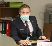  Visi interesantų aptarnavimo skyriuje dirbantys specialistai pasislėpė po medicinėmis kaukėmis.