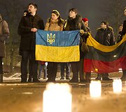 Ukrainiečiai ir lietuviai  i&scaron;reikė pagarbą žuvusiems Ukrainos gyventojams