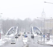 Sekmadienį Vilniuje - balta, balta. Nosis kutena žvarbus vėjas.