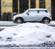 Sekmadienį Vilniuje - balta, balta. Nosis kutena žvarbus vėjas.