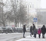 Sekmadienį Vilniuje - balta, balta. Nosis kutena žvarbus vėjas.