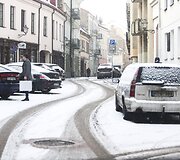 Sekmadienį Vilniuje - balta, balta. Nosis kutena žvarbus vėjas.