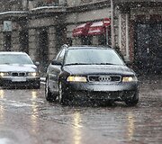 Sekmadienį Vilniuje - balta, balta. Nosis kutena žvarbus vėjas.