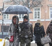 Sekmadienį Vilniuje - balta, balta. Nosis kutena žvarbus vėjas.