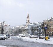 Sekmadienį Vilniuje - balta, balta. Nosis kutena žvarbus vėjas.