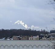 Sekmadienį Vilniuje - balta, balta. Nosis kutena žvarbus vėjas.