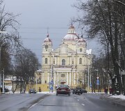 Sekmadienį Vilniuje - balta, balta. Nosis kutena žvarbus vėjas.