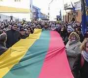 Vasario 16-osios minėjimas prie Lietuvos nepriklausomybės signatarų namų