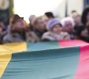Vasario 16-osios minėjimas prie Lietuvos nepriklausomybės signatarų namų