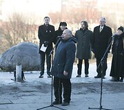 Visuomenės sueiga Tautos namų idėjai ir jos simbolinėms asmenybėms paminėti ant Tauro kalno.